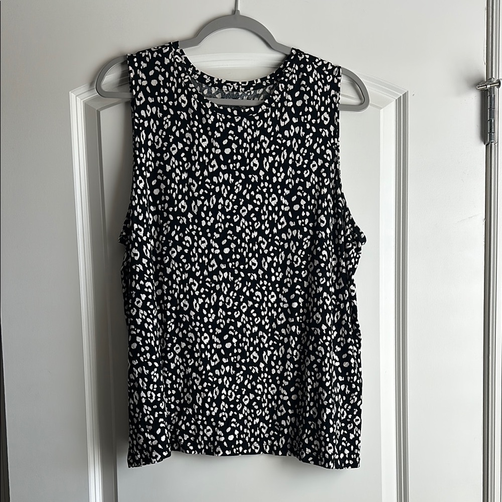 Nine West Black and White Round Neckline Tank Top